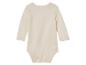 Kremkleurige baby body met lange mouwen.