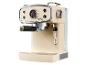 Crèmekleurig espressomachine met drukmeter en stoompijpje.