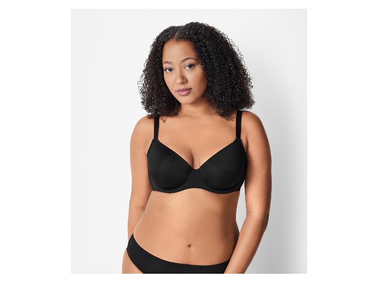 Zwarte bh en slip, damesondergoed.