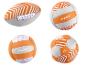 Strandballenset: een rugbybal, twee volleyballen en een voetbal met oranje en witte strepen.