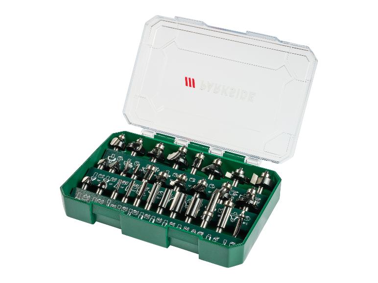 Een set freesbits in een groene koffer met transparant deksel, met diverse vormen en maten.