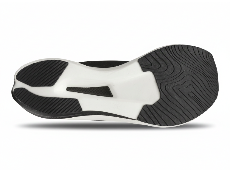 Zwart-witte sportschoen met een geprofileerde zool, van onderaf gezien.