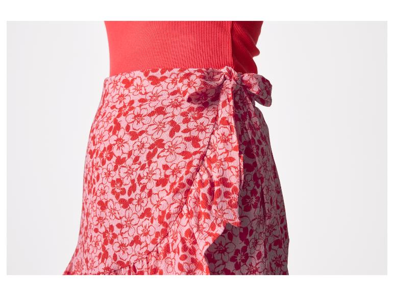 Rode bloemenjurk en wikkelrok