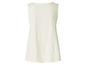 Een wit, mouwloos damestopje.