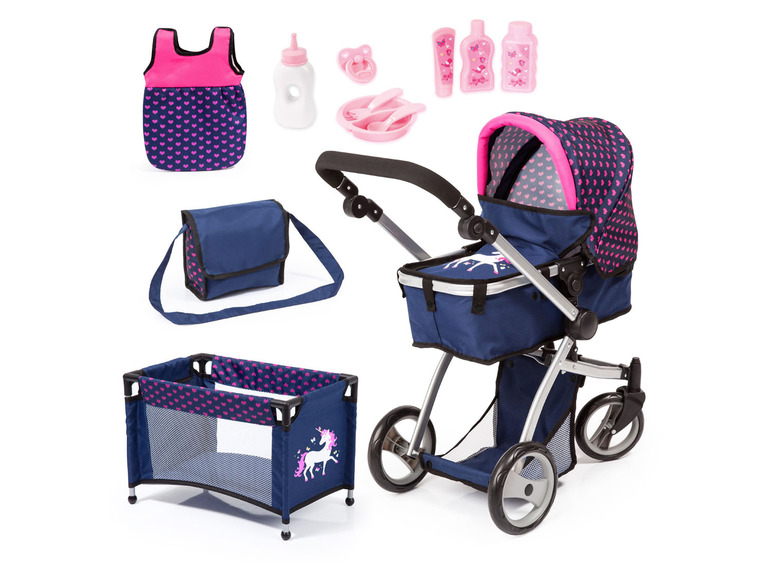 Een blauwe kinderwagen met een wieg, een wiegje, een tas en accessoires voor poppen.