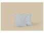 Twee decoratieve kussens met een wit bladpatroon op een beige achtergrond.