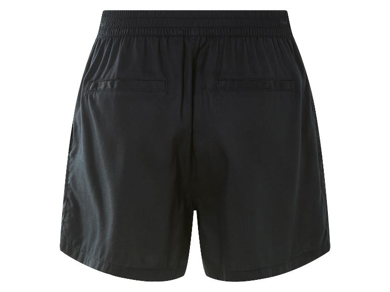 Zwarte shorts met elastische tailleband.