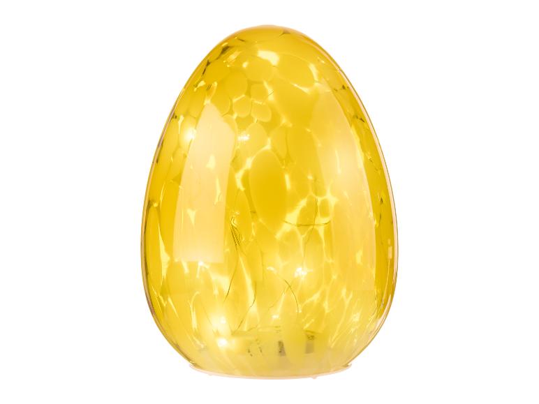 Gele glazen paasei met lichtsnoer.