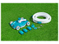Een Bestway zwembadrobot met accessoires, waaronder een slang en extra onderdelen.