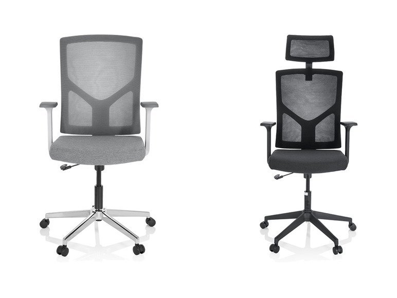 Twee ergonomische bureaustoelen met mesh rugleuning