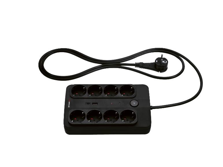 Zwart stekkerblok met acht stopcontacten en twee USB-poorten, aan/uit-schakelaar en stekker.