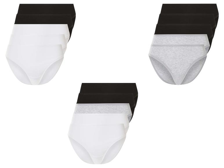 Een set van drie witte, zwarte en grijze onderbroeken.