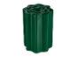 Een rol groene plastic randafwerking voor een gazon.