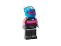 Lego minifiguur met blauwe helm en zwart-roze racepak