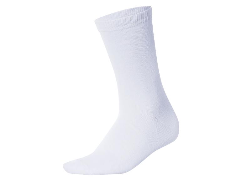 Witte sok op een witte achtergrond