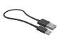 Korte zwarte USB-C naar USB-A kabel voor opladen en gegevensoverdracht.
