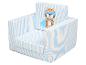 Kinderfauteuil met blauw-wit gestreept patroon en superheld tijgerprint.