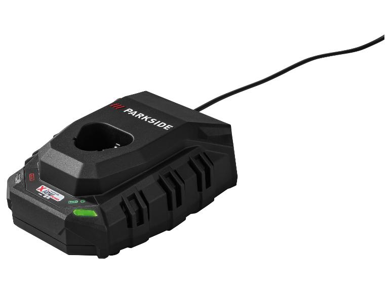 Zwarte acculader met groene indicator, kabel en X 12V Team logo