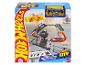 Hot Wheels City Expansion Track Pack met blauwe auto en baanstukken.