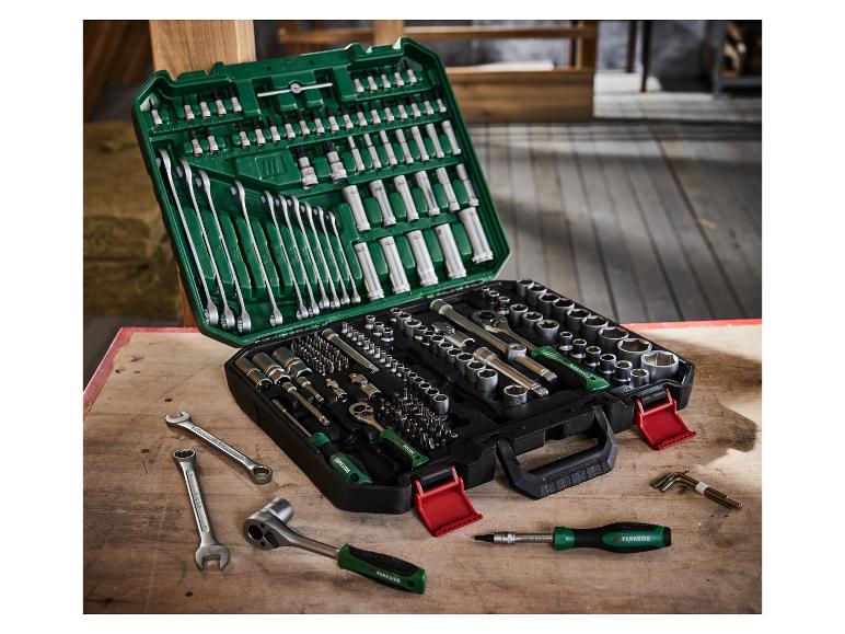 Parkside gereedschapskist: sleutels, dopjes en schroevendraaiers.