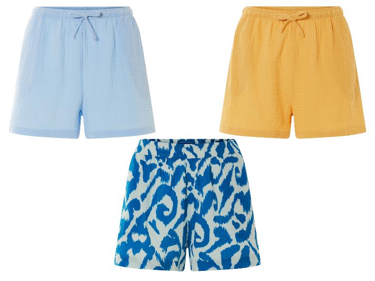 Mouline shorts: lichtblauw, mosterdgeel en blauw patroon.