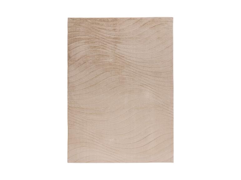 Rechthoekig beige vloerkleed met golvend reliëfpatroon.