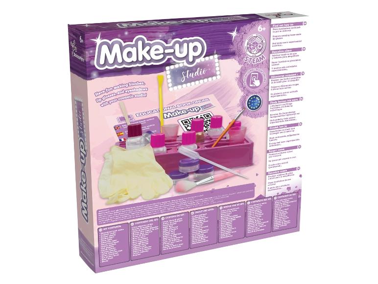 Maak oogschaduw, blush en lipgloss met deze make-up set.