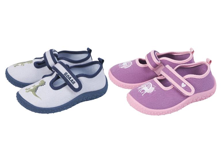Kindersloffen: blauw met dinosaurus en paars met eenhoorn.