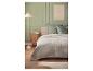 LIVARNO home sprei op een bed in een gezellige slaapkamer
