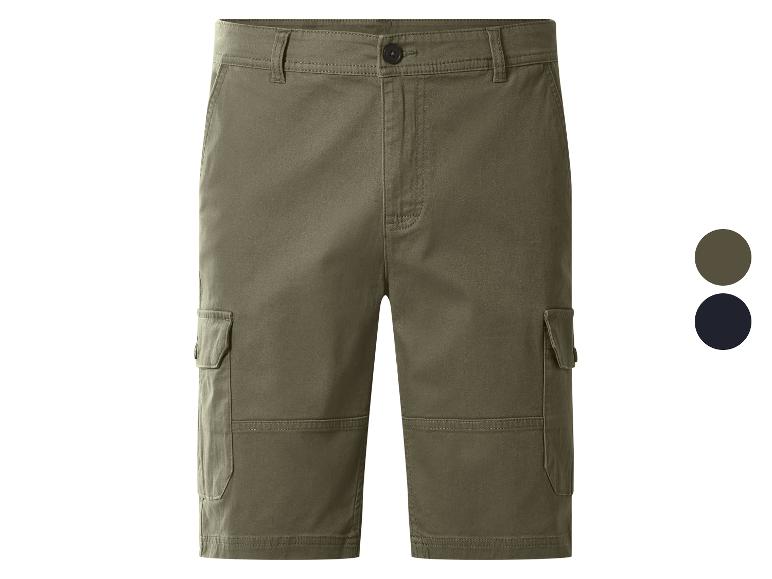 Heren cargoshorts in kaki met zijzakken, ook verkrijgbaar in marineblauw.
