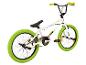 Witte BMX-fiets met groene banden en handvatten
