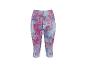 Capri fitnesslegging met een abstract roze, blauw en paars patroon.