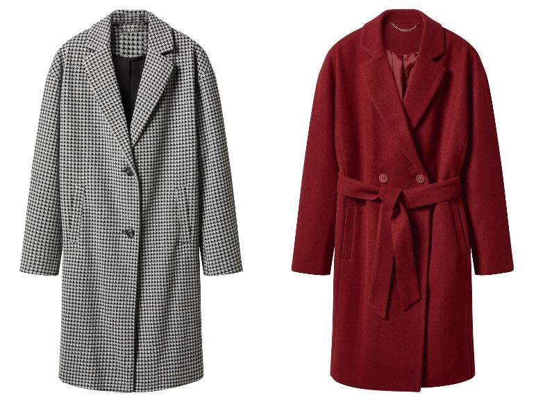 Twee lange jassen: één zwart-wit pied-de-poule, één rode met strikceintuur.