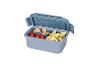 Blauwe lunchbox met pasta, kip en cherrytomaten