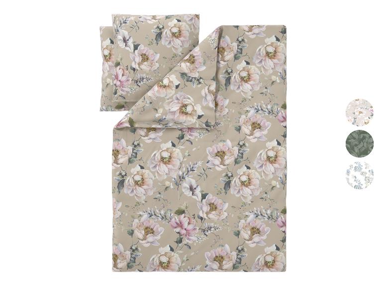 Bloemrijk dekbedovertrekset met grote lichtroze en witte bloemen op een beige achtergrond.