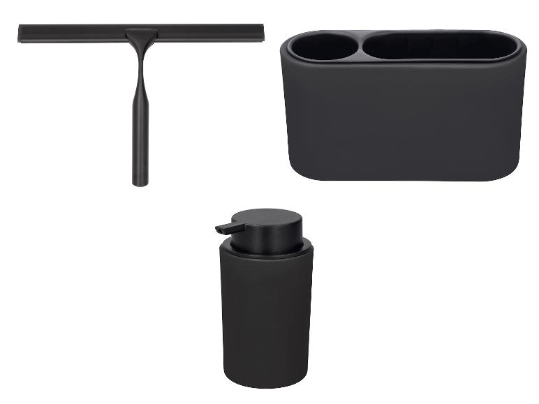 Zwarte badkameraccessoires: een trekker, een dubbele tandenborstelhouder en een zeepdispenser.