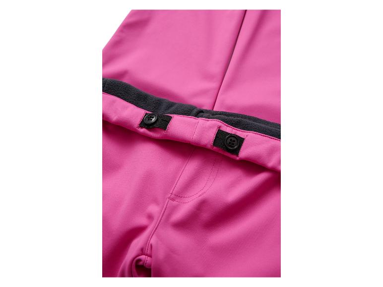 Detail van fuchsia softshell broek met donkergrijze fleecevoering en verstelbare knopen in de taille.