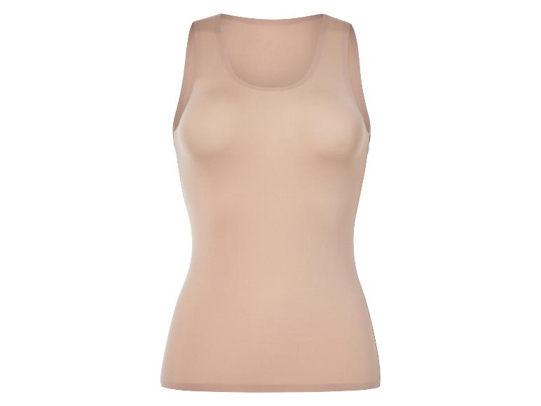 Beige topje, comfortabel ondergoed.