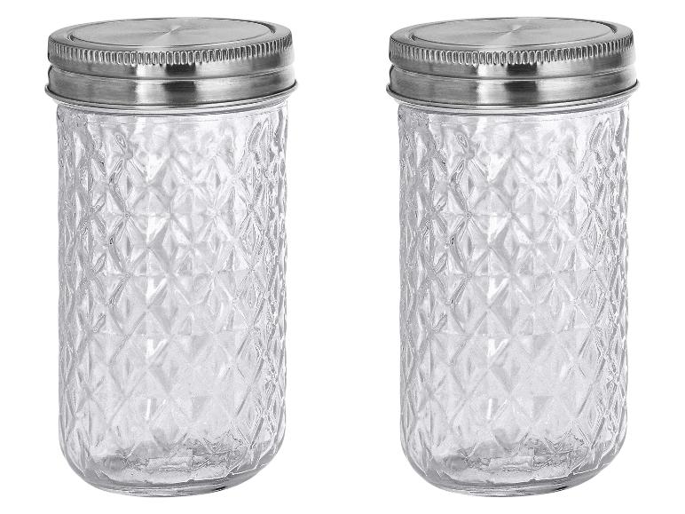 Twee heldere glazen potten met ruitpatroon en zilveren deksels