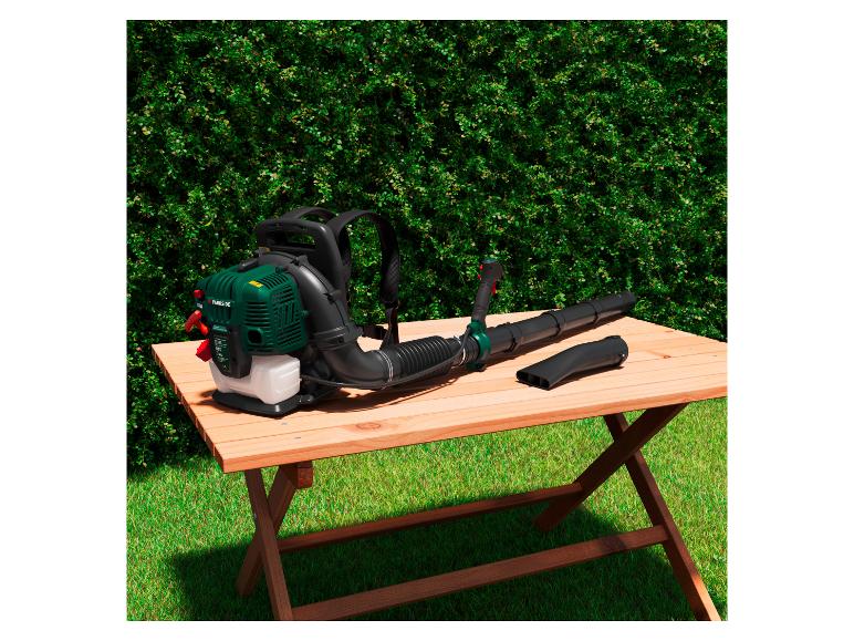 Parkside bladblazer op een houten tafel.