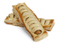 Twee goudbruine worstenbroodjes van bladerdeeg op een zwarte achtergrond.