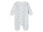 Wit babypakje met blauwe wolkjesprint.