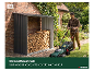 PARKSIDE® brandhoutrek in een tuin naast een grasmaaier.