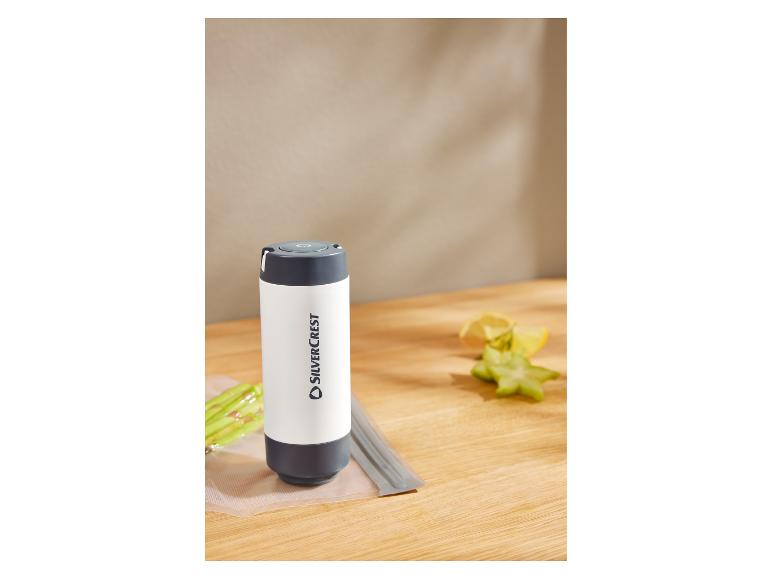 Een SilverCrest vacuümverpakker op een tafel met fruit.