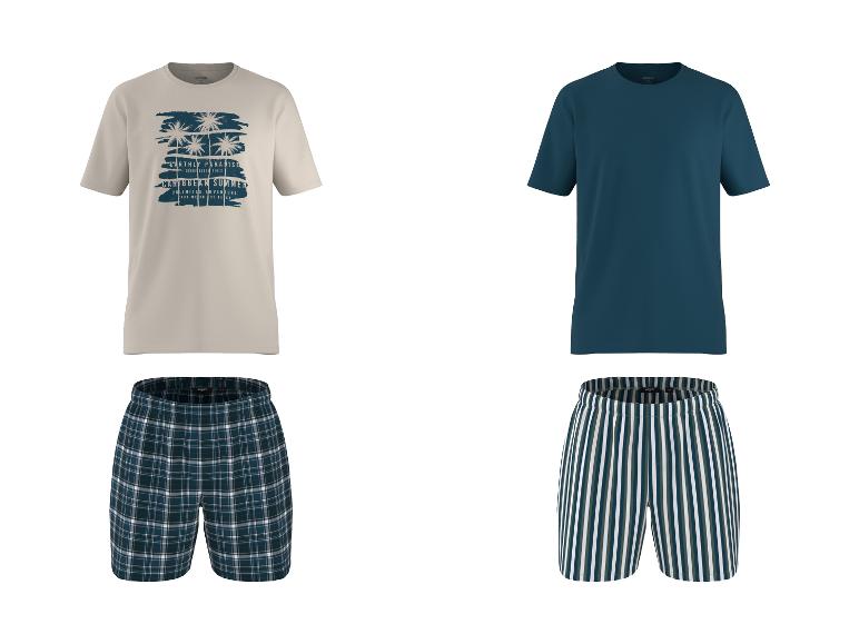 Twee heren T-shirts, één beige met 'Caribbean Summer' print en één effen teal, met twee paar bedrukte shorts.
