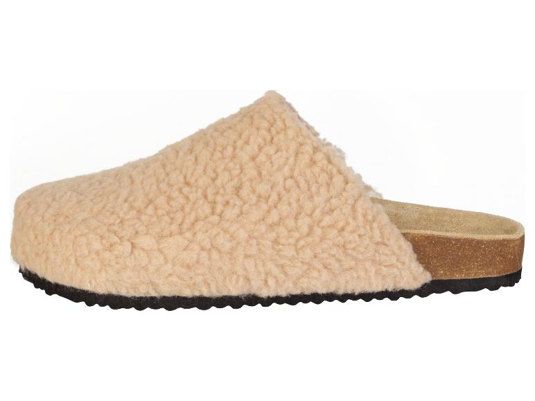 Beige wollen pantoffels met kurkzool.