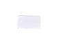 Witte powerbank met gestreept patroon en ronde knop.
