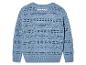 Lichtblauwe gebreide trui met opengewerkte details.