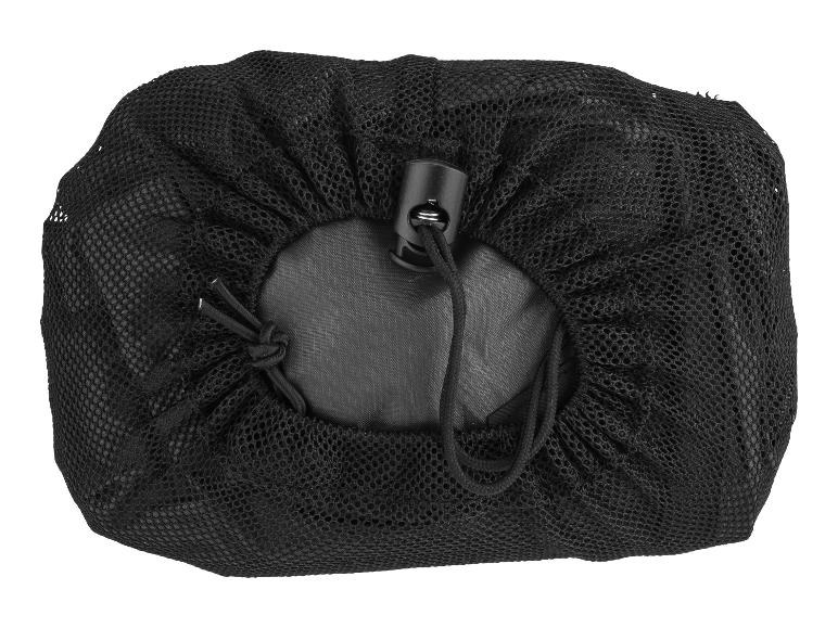 Zwarte mesh opbergtas met trekkoord.