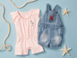 Een roze mini-me romper en blauwe spijkerbroek overall.